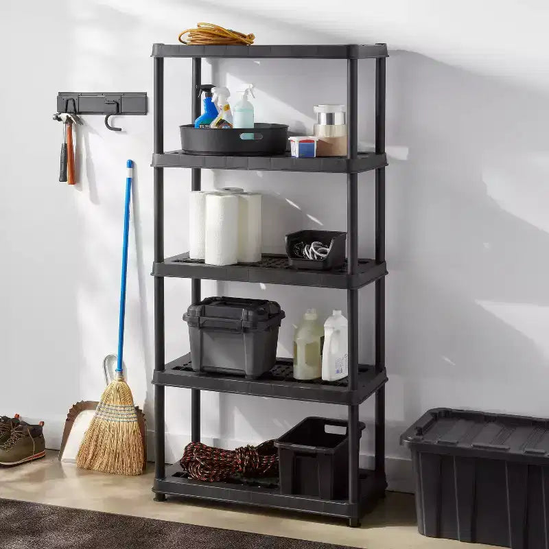 Scaffale in plastica a 5 ripiani, nero ™: Scaffalatura multiuso, 5 ripiani aperti, capacità 150 lb, altezza 73,5"